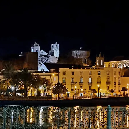 Hébergement de vacances In Old Town With Pool