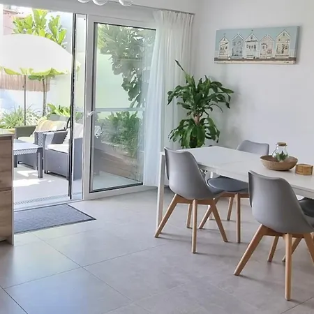 In Old Town With Pool Hébergement de vacances *