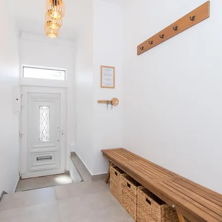 In Old Town With Pool 펜션